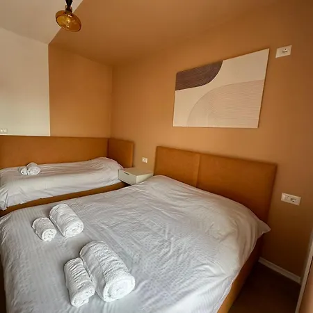 Urban Charm With Jacuzzi Apartament Tirana