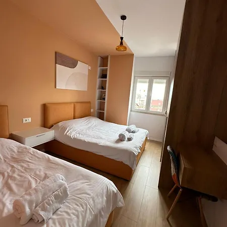 Urban Charm With Jacuzzi Daire
