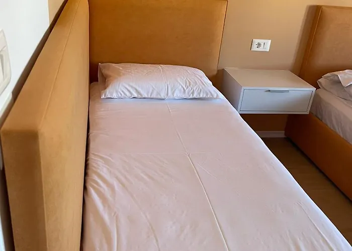 Urban Charm With Jacuzzi * تيرانا