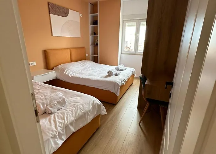 Urban Charm With Jacuzzi